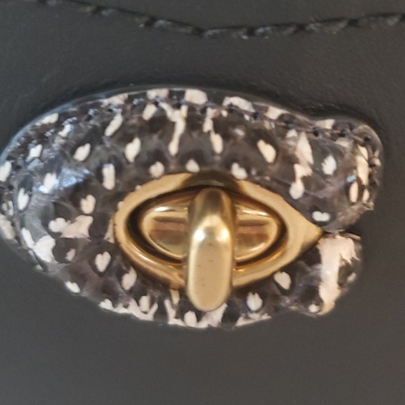 🆕️ Coach Mason Carryall Snakeskin Detail 1941 - Picture 9 of 16